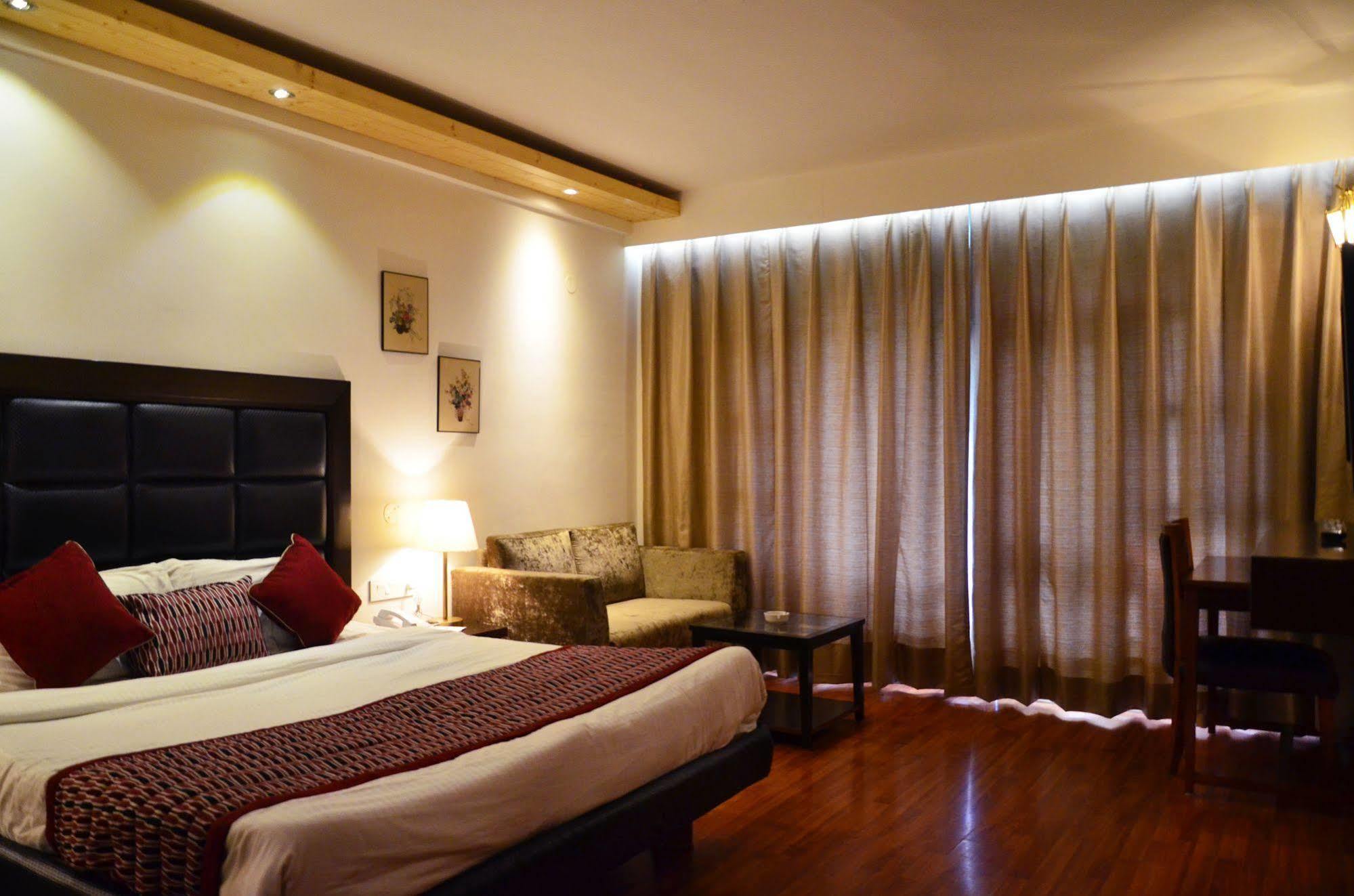 มสนาลิ ไฮท์ Hotel มะนาลี ภายนอก รูปภาพ